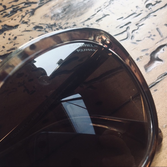 Chanel Polarized gold detailed sunglasses - Picture 4 of 7